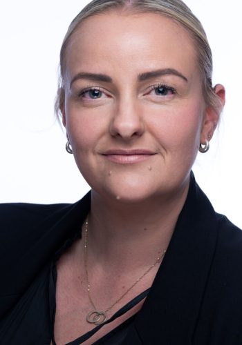 Bradkay-Reaburn-065-Edit-1536×1022 senior associate, lawyer, solicitor