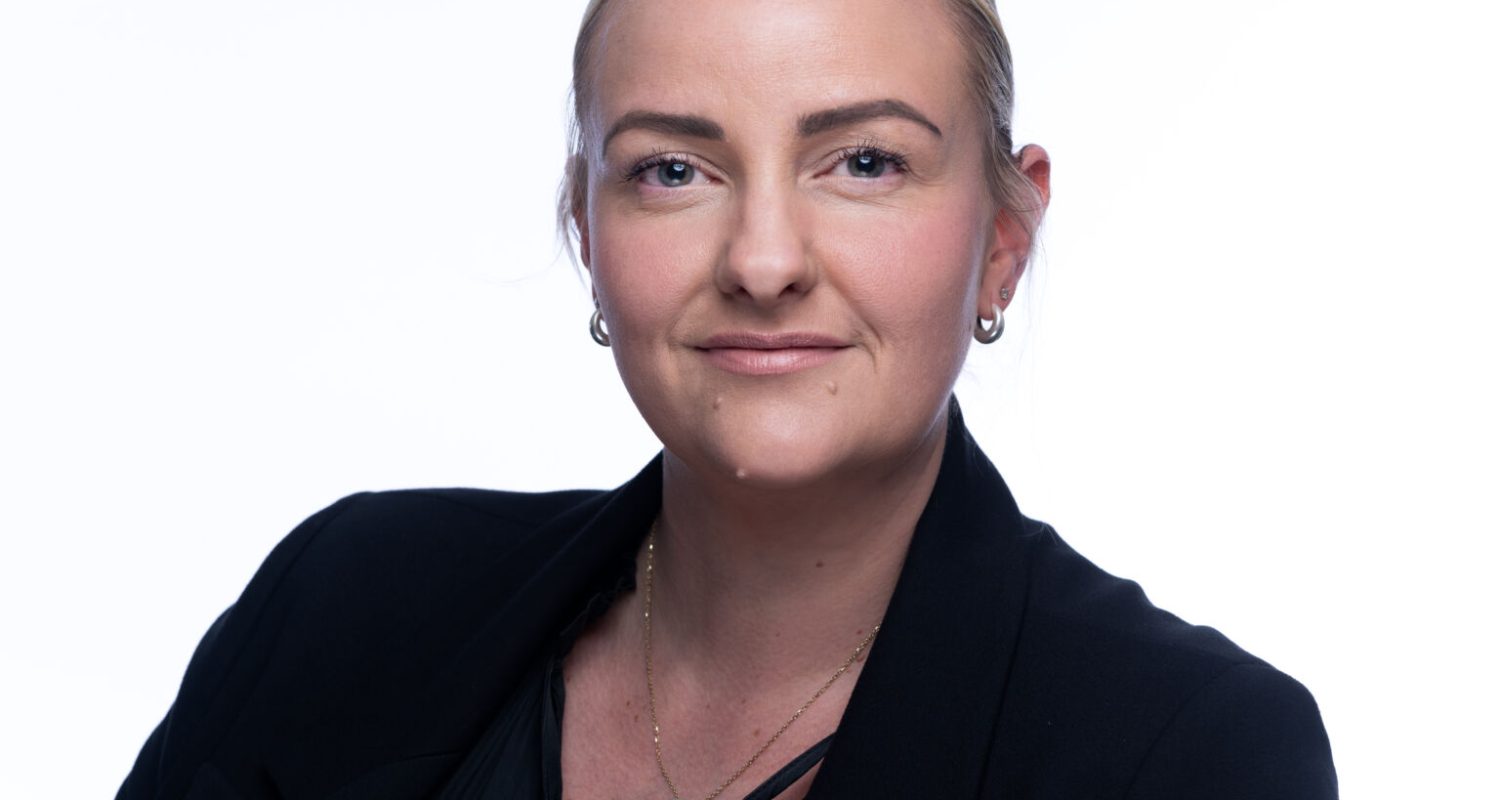 Bradkay-Reaburn-065-Edit-1536×1022 senior associate, lawyer, solicitor